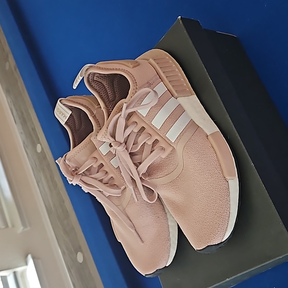 Women's shoes